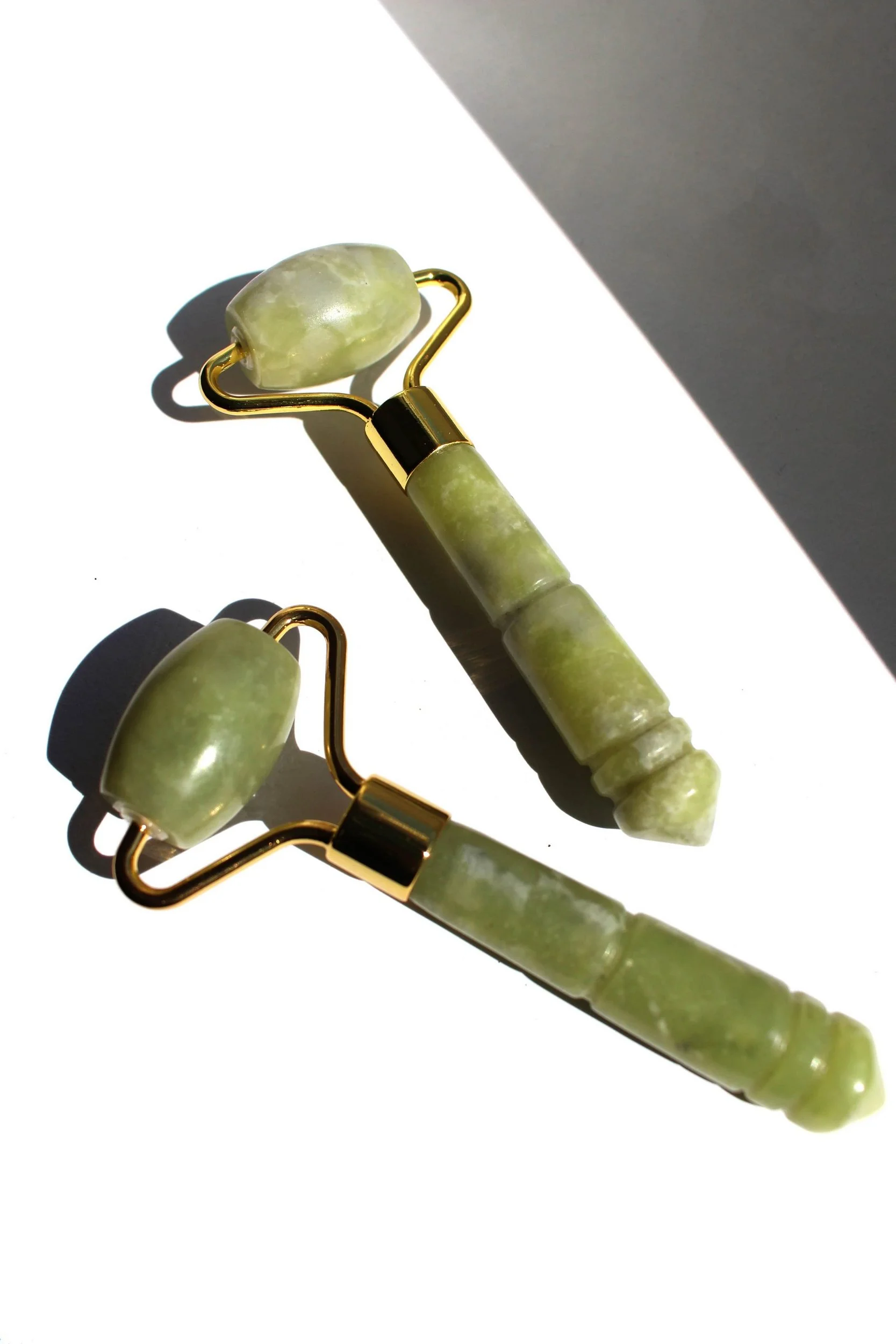 ARI ANWA Skincare Mini Gesichtsroller – Rosenquarz, Jade oder Amethyst